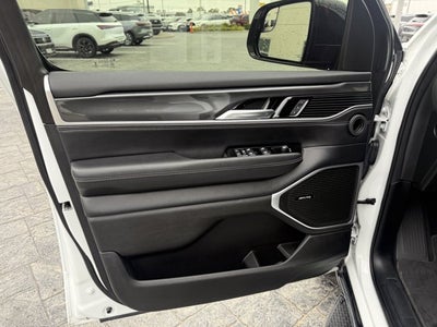 2023 Jeep Wagoneer Base