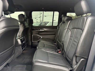 2023 Jeep Wagoneer Base