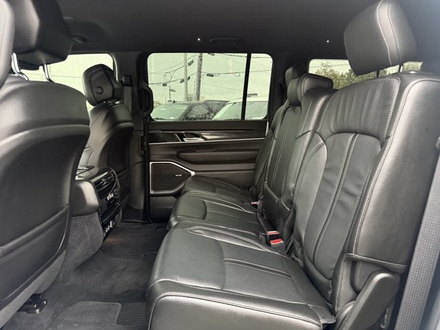 2023 Jeep Wagoneer Base