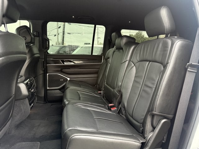 2023 Jeep Wagoneer Base