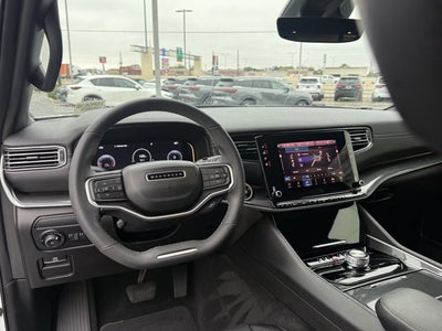 2023 Jeep Wagoneer Base