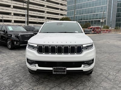 2023 Jeep Wagoneer Base