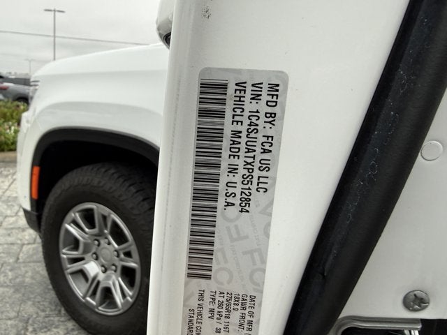 2023 Jeep Wagoneer Base