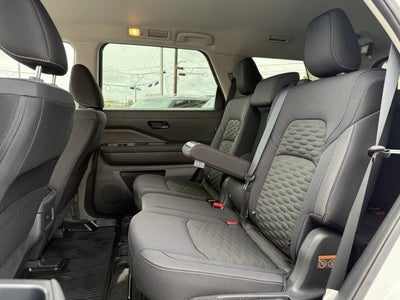 2024 Nissan Pathfinder SV