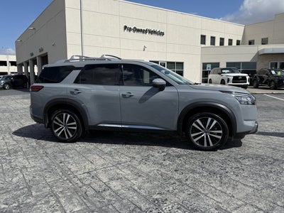 2025 Nissan Pathfinder Platinum