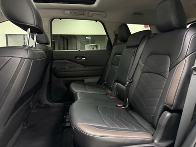 2025 Nissan Pathfinder Platinum