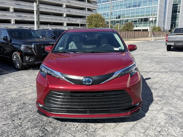 2025 Toyota Sienna XLE
