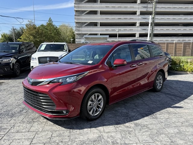 2025 Toyota Sienna XLE