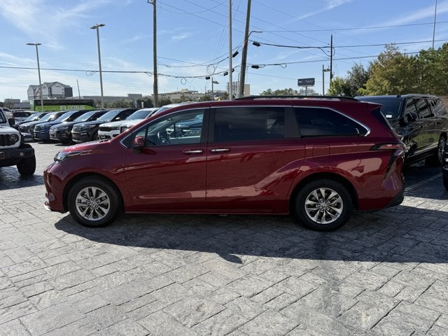 2025 Toyota Sienna XLE