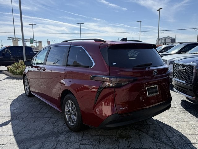 2025 Toyota Sienna XLE