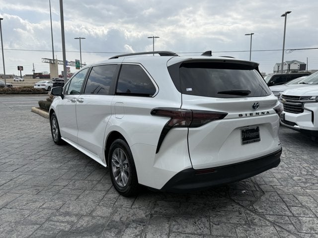 2024 Toyota Sienna XLE