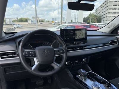2025 Mitsubishi Outlander SE