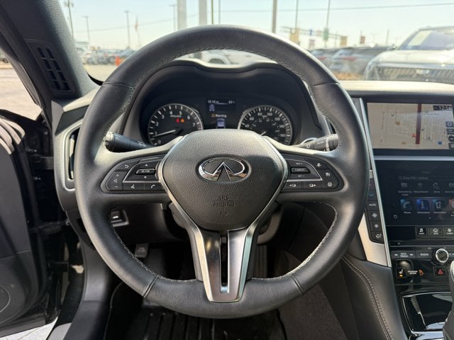 2022 INFINITI Q60 LUXE RWD