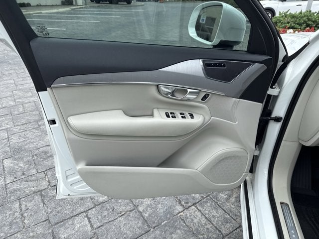 2021 Volvo XC90 Momentum