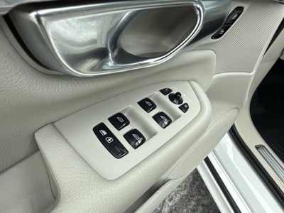 2021 Volvo XC90 Momentum