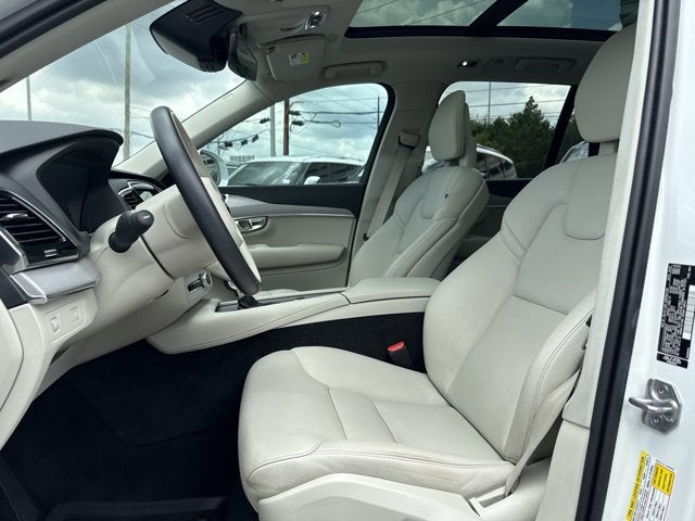 2021 Volvo XC90 Momentum