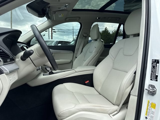 2021 Volvo XC90 Momentum