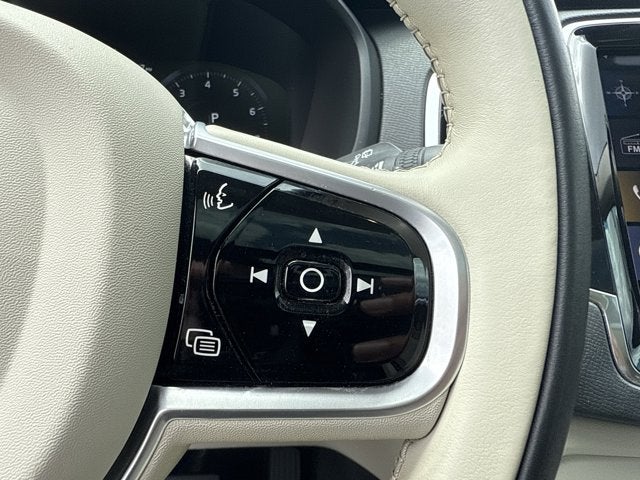 2021 Volvo XC90 Momentum