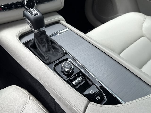 2021 Volvo XC90 Momentum