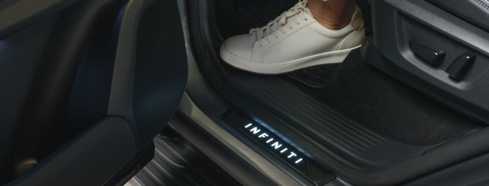 Infiniti QX80 Interior